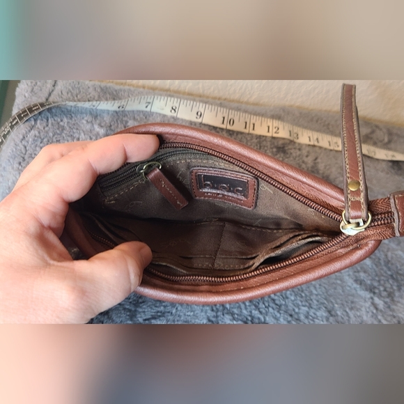 EUC BOC wristlet - Picture 4 of 7